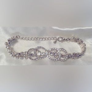 NWOT Beautiful Diamond Design Multiple Gem White Bracelet